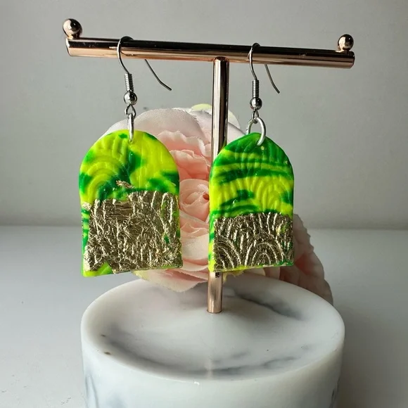 Hand made light weight Cute Lime and Gold earrings - Picture 3 of 5